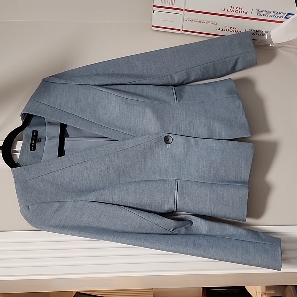 Antonio Melani blazer size 4 blue
